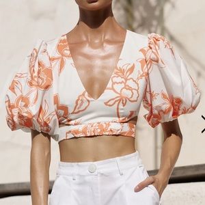 Runaway the label caliente top size XS white and orange new floral puffy sleeves
